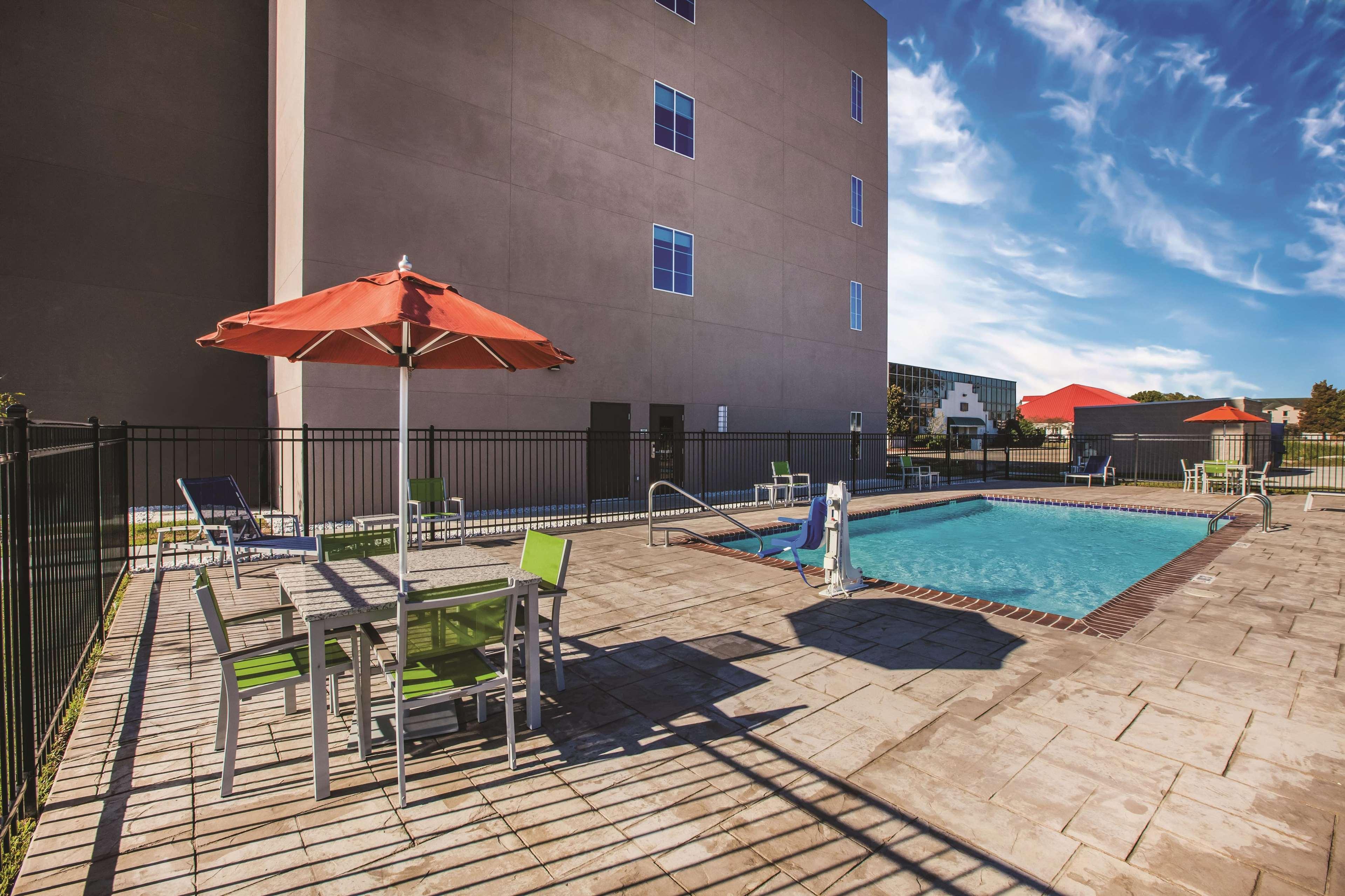 La Quinta Inn & Suites Port Allen La Exterior foto